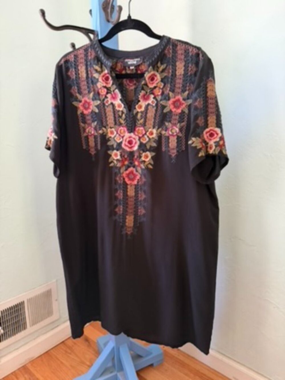 Johnny Was Workshop Black Floral Embroidered Boho Tunic Top Size M